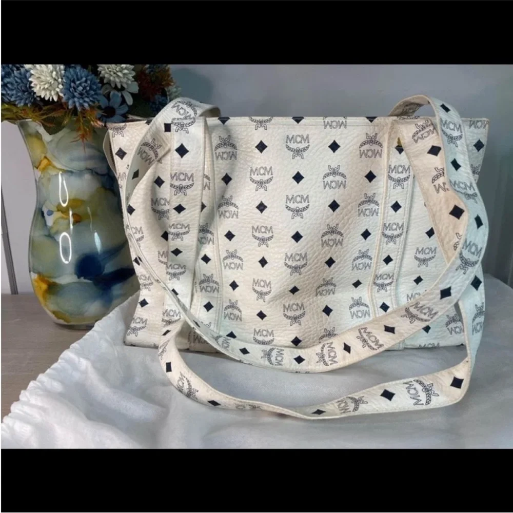 MCM Ivory and Ebony Tote Bag - Picture 4 of 12